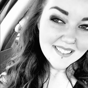 Meet your Posher, Manda Lee